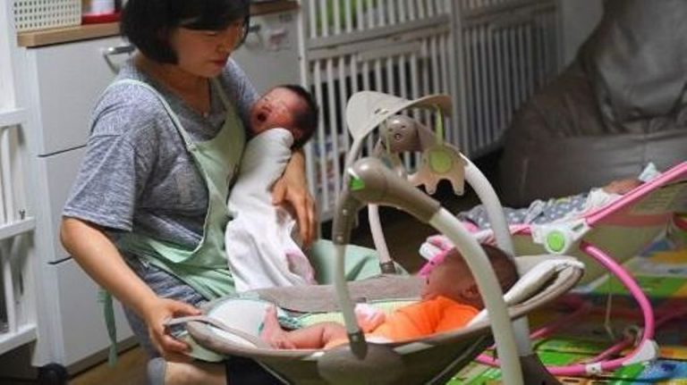 比利时领养儿童数量减少 领养儿童将越来越难