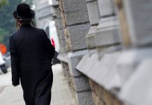 “内衣”广告该不该出现在安特卫普犹太社区?