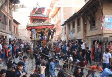 尼泊爾古城巴德崗 萬人空巷迎新年