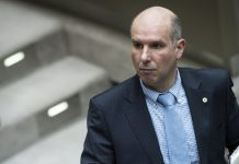 比利时一移民新娘拒绝和市长握手 结果婚礼被拒!