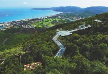 在360°山海间畅游:海南首条玻璃栈道来了!