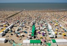 暑期海边度假 走着走着 孩子没了(仅7月上旬 600多孩童与父母走失)