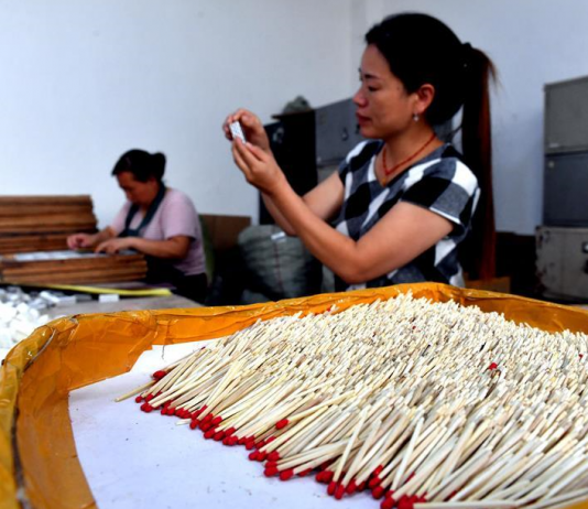 河南安阳老火柴擦出“新火花” 受追捧远销海外