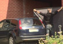 杀死三个孩子的母亲仍处于拘留中 正等待“精神检查”结果