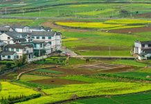 藏在黔西南的“百花之城” 在云雾里遇见徽派建筑