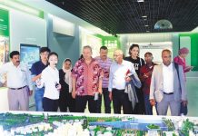 22国中外媒体记者开启海南环岛采访:“海南太美太有风情了”