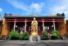 不一样的庙!它是一座不朝南开大门的孔庙