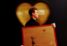 “自毁作品”的另类艺术家:班克斯新老经典画作大回顾