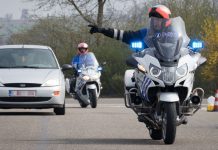 给政府断粮(拒开罚单) 比利时的警察很有胆!