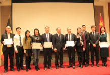 中国驻比使馆表彰在年度领保志愿服务和慈善扶贫工作中做出突出贡献的华侨华人