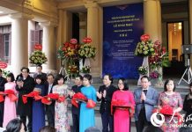 中越民族文化交流艺术作品展在河内举行