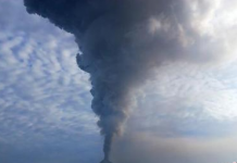 印尼索普坦火山喷发 火山灰柱高达7500米