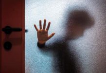 列日法庭审理一起:老师(38岁)和学生(11岁)的”不伦恋“