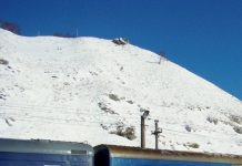 在西伯利亚的冬日奇境里撒把野