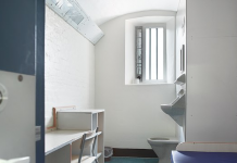 费解!英国新监狱不装铁栏杆 还打算管犯人叫”男人”