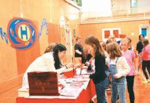 加拿大孔院举办文化展