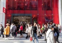 抨击!澳洲白人被优衣库“歧视”、西班牙zara丑化华人女性?