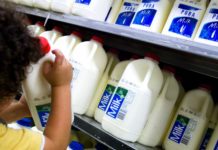 Woolworths全面下架每升1澳元的牛奶 助奶农恢复生存能