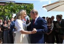 “你是非常优秀的舞者”,奥地利美女外长3.8再邀普京共舞