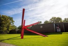 站在他的画前会莫名流泪,那去他的森林逛逛怎么样?