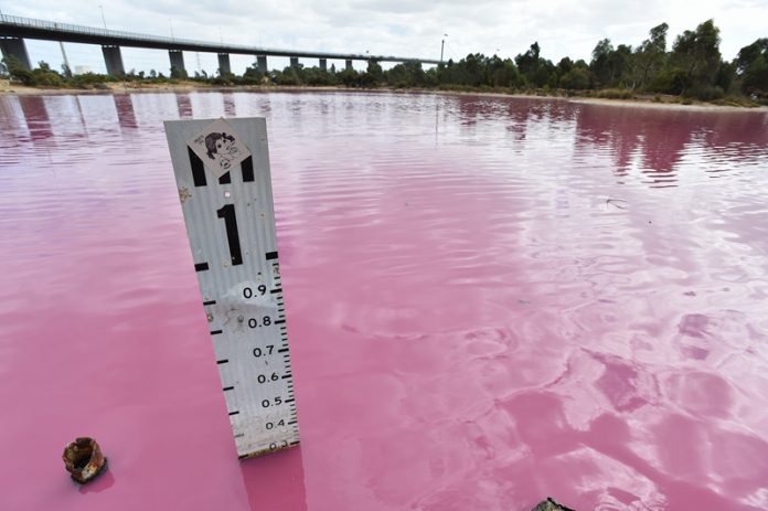 缤纷绚丽!围观各国多彩惊艳的湖光水色