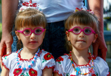 双倍快乐!克里米亚举办“国际双胞胎日”活动