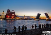 俄罗斯红帆节彩排 皇宫吊桥为毕业生而”断”