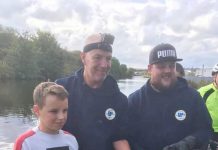 趣观世界|父子沉迷于“磁铁寻宝”,终于他们找到了这个……