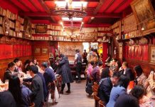 【老鼠穿堂过】布鲁塞尔网红排骨店Amadeo,再遇食安局突击检查