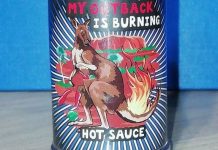 趣观世界|国外动物实惨:“烟熏黑猩猩”上菜单 火烧袋鼠屁股成辣酱宣传画