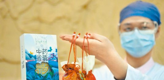 Plus de 90% des patients chinois ont été traités avec de la médecine traditionnelle chinoise.