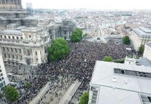 【视频】布鲁塞尔上万人集会抗议,部分奢侈品店遭“打砸抢”