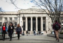 在美留学生若只上网课或被要求离境丨国际热点速递