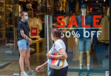 【今年打折季开始】商家赔钱大甩卖,但营业额却大幅下降