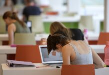 【性骚扰学生被举报】鲁汶一所大学的老师被判12个月监禁