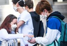 【新增977例】新近感染主要发生在学校和工作场所