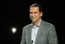 【新增1673例】”人命和经济”保哪个?专家们分歧大,互相指责