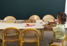 瓦隆两所幼儿园多名老师感染,近两百名儿童被停课