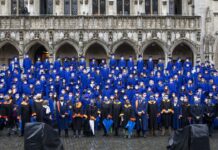 【世界最美广场上的毕业典礼】布鲁塞尔自由大学的学生们亲历!