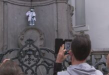 比利时国宝尿尿小童换新装 向医护英雄们致敬!