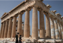 希腊多地实施口罩强制令丨国际热点速递