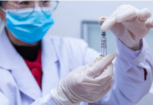 国产新冠疫苗紧急接种开启丨国际热点速递