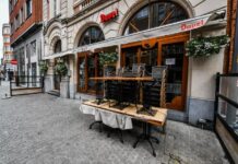 【新增7916例】各界辩论:疫情见好?还要封到啥时候?