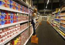 比利时超市呼吁大家提前”囤货“ 避免节日抢购潮