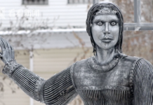 俄罗斯硬核雕塑吓哭小孩,建成三天就拆了丨趣观世界