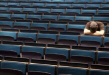 疫情期间比利时学校的缺勤率急剧上升