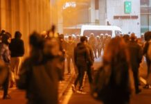 【Ibrahima之死】布鲁塞尔500人暴力抗议,围攻警局并纵火