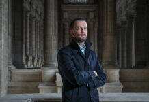 【讨说法】在2016年恐袭中幸存的律师起诉比利时政府