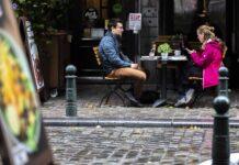 【新增3904例】餐饮露台早于8号开放的警方将罚款 酒吧联合上告英博啤酒