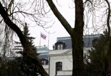 俄罗斯反击!驱逐20名捷克外交人员丨国际热点速递